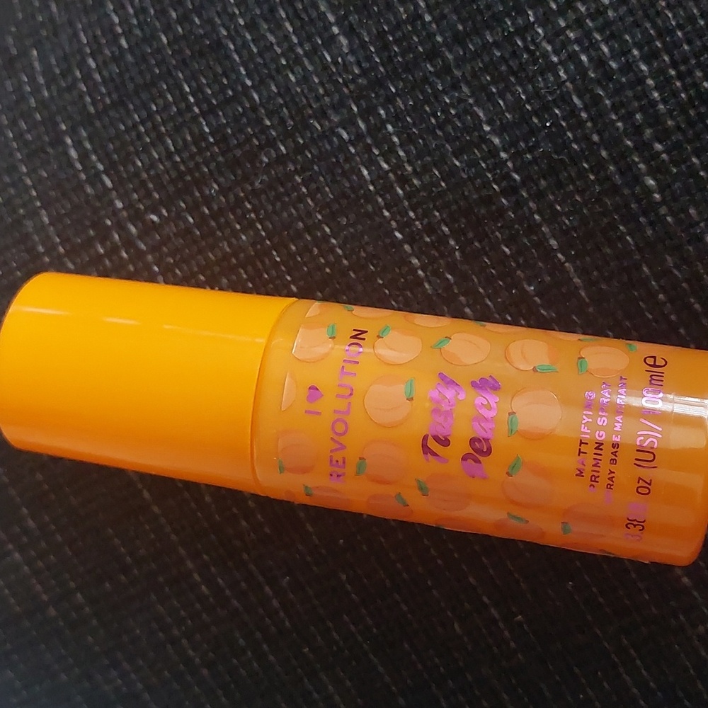 New makeup revolution tasty peach‎ setting spray